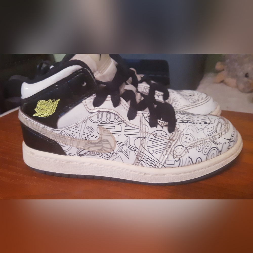 Air Jordan 1 Mid Doodle
